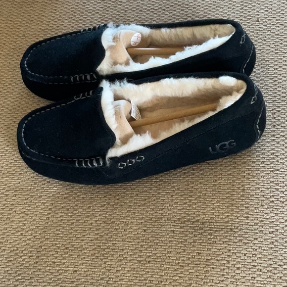 UGG Ansley women’s black suede slipper, sz 9 new in box - Picture 6 of 9